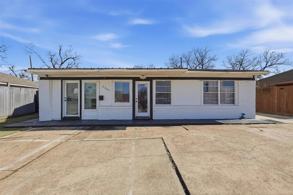 2205 Strawberry Road Pasadena, TX 77502