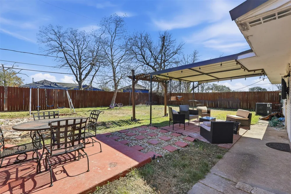 2205 Strawberry Road Pasadena, TX 77502