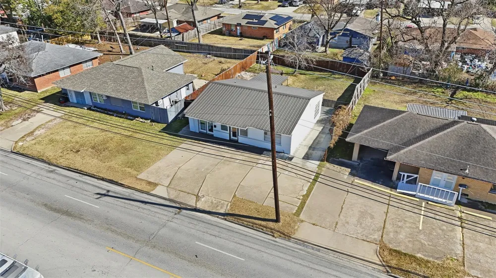 2205 Strawberry Road Pasadena, TX 77502
