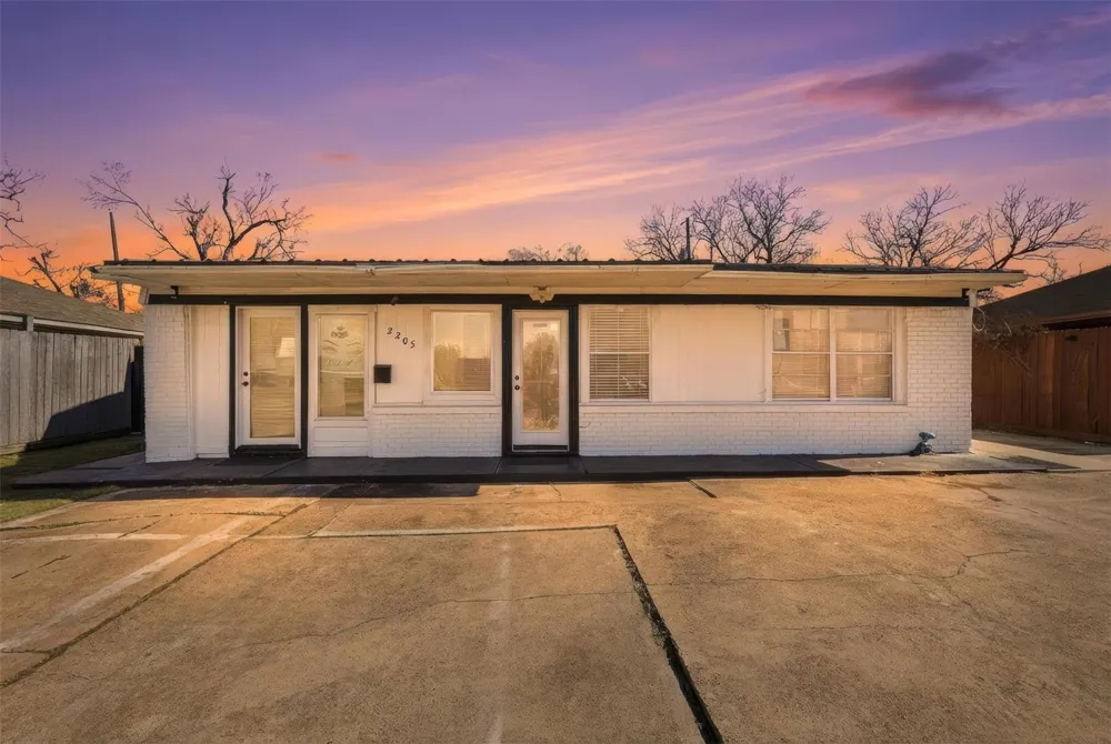 2205 Strawberry Road Pasadena, TX 77502