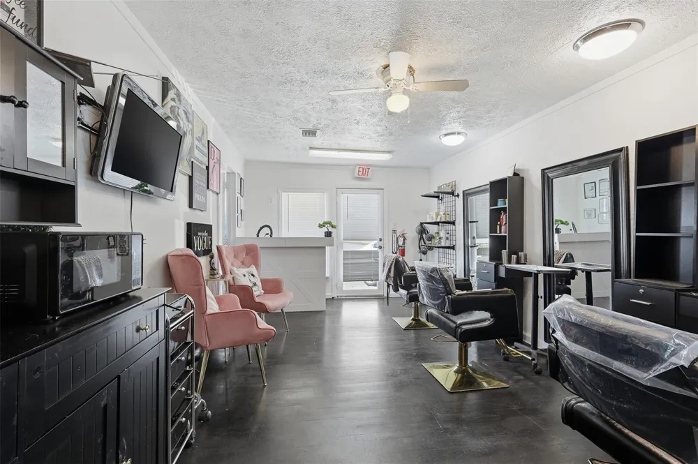 2205 Strawberry Road Pasadena, TX 77502