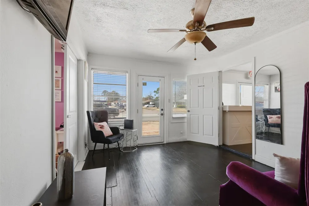 2205 Strawberry Road Pasadena, TX 77502