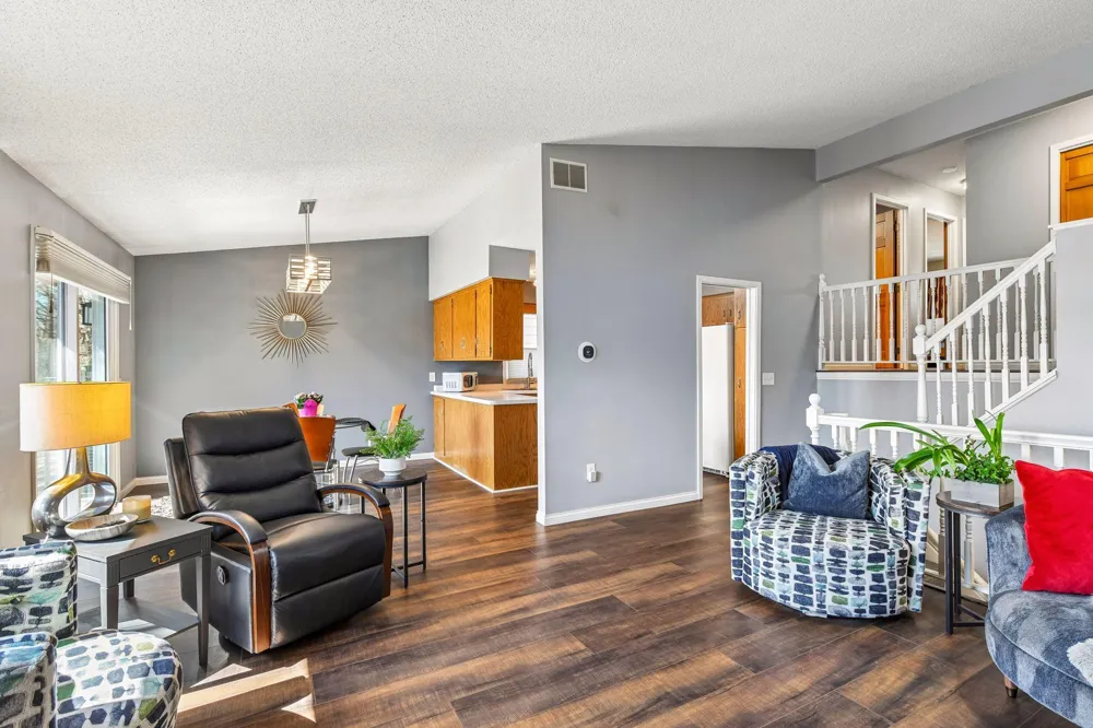 5542 Rowland Road Hopkins, MN 55343