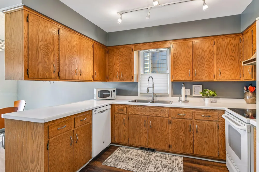 5542 Rowland Road Hopkins, MN 55343
