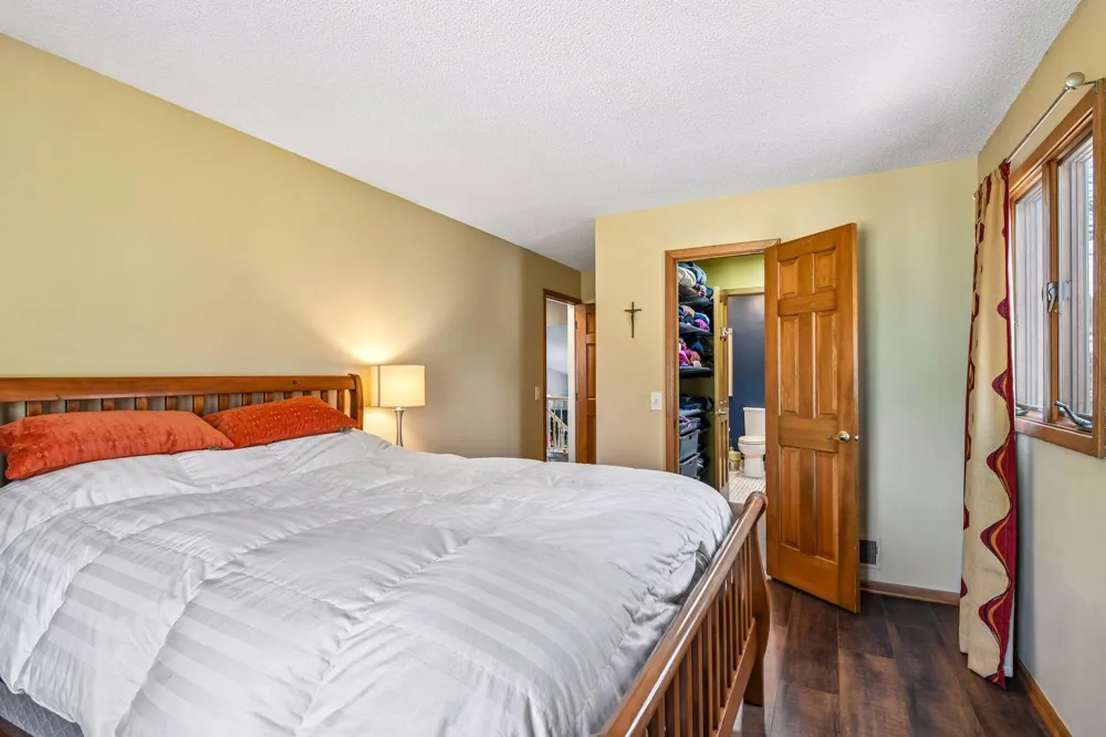 5542 Rowland Road Hopkins, MN 55343