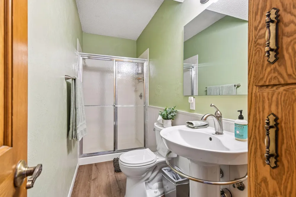 5542 Rowland Road Hopkins, MN 55343