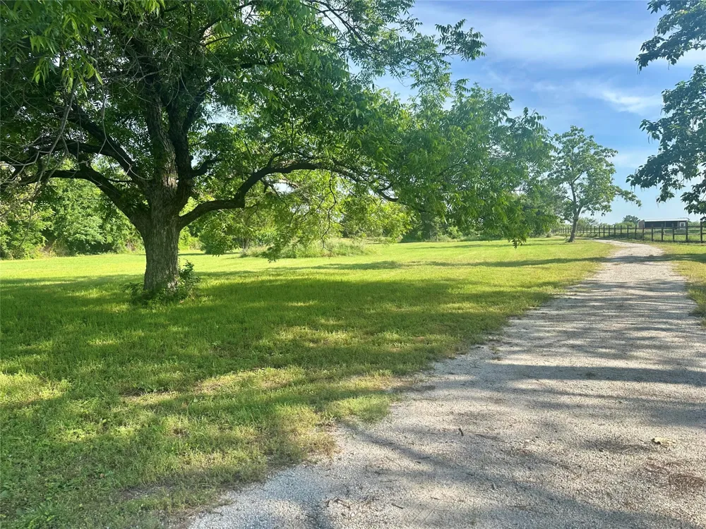 2200 Tipps Road Cross Roads, TX 76227