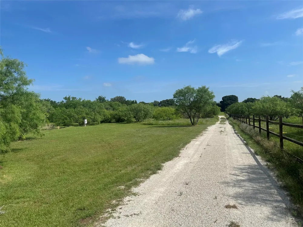 2200 Tipps Road Cross Roads, TX 76227