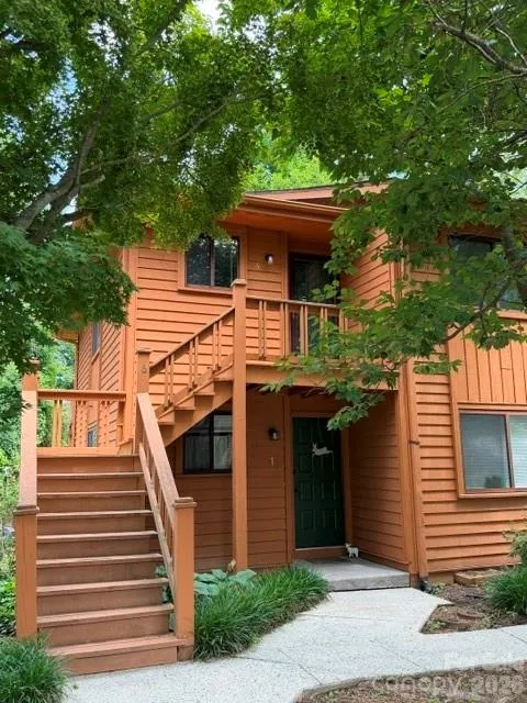 581 Courtwood Lane #6