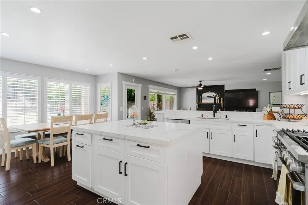 32480 The Old Road Castaic, CA 91384