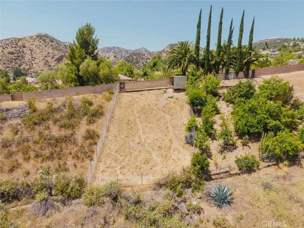 32480 The Old Road Castaic, CA 91384
