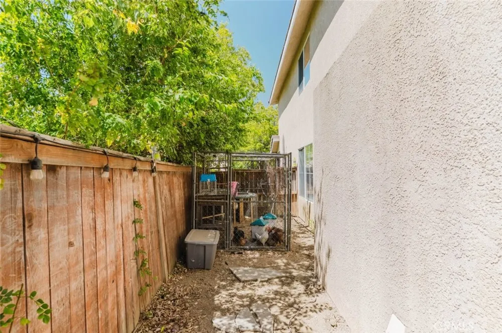 32480 The Old Road Castaic, CA 91384