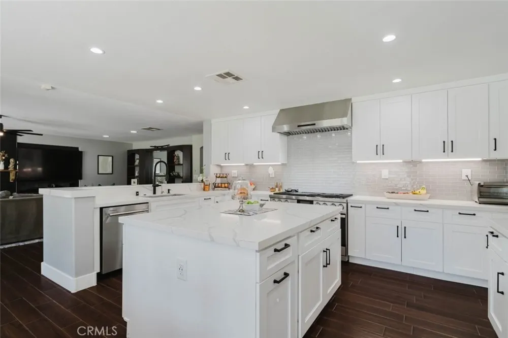 32480 The Old Road Castaic, CA 91384