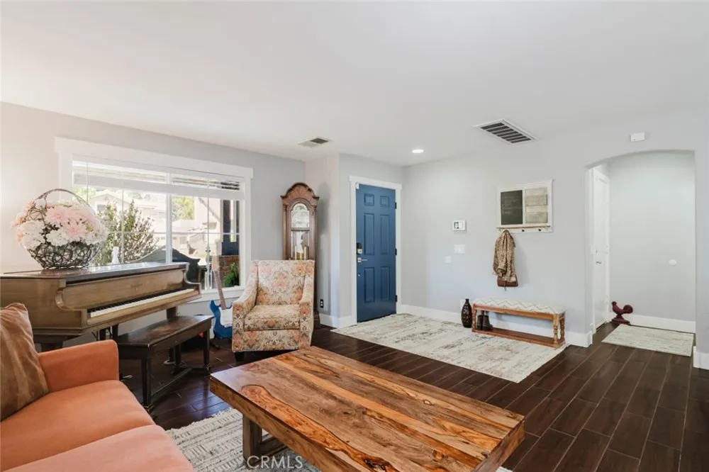 32480 The Old Road Castaic, CA 91384