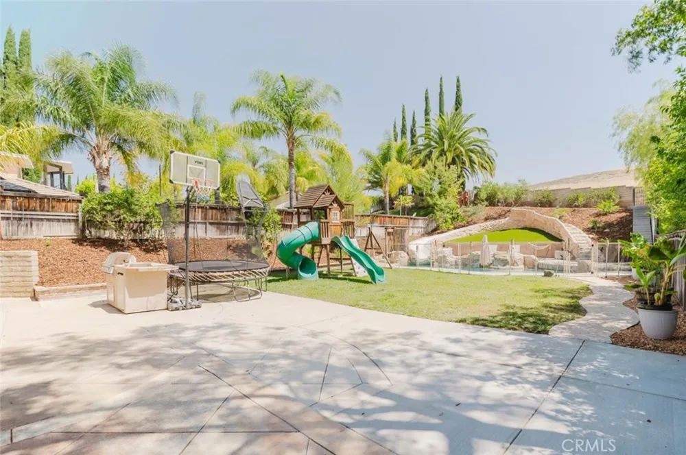 32480 The Old Road Castaic, CA 91384