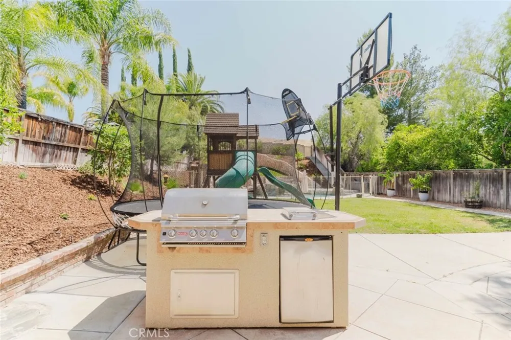 32480 The Old Road Castaic, CA 91384