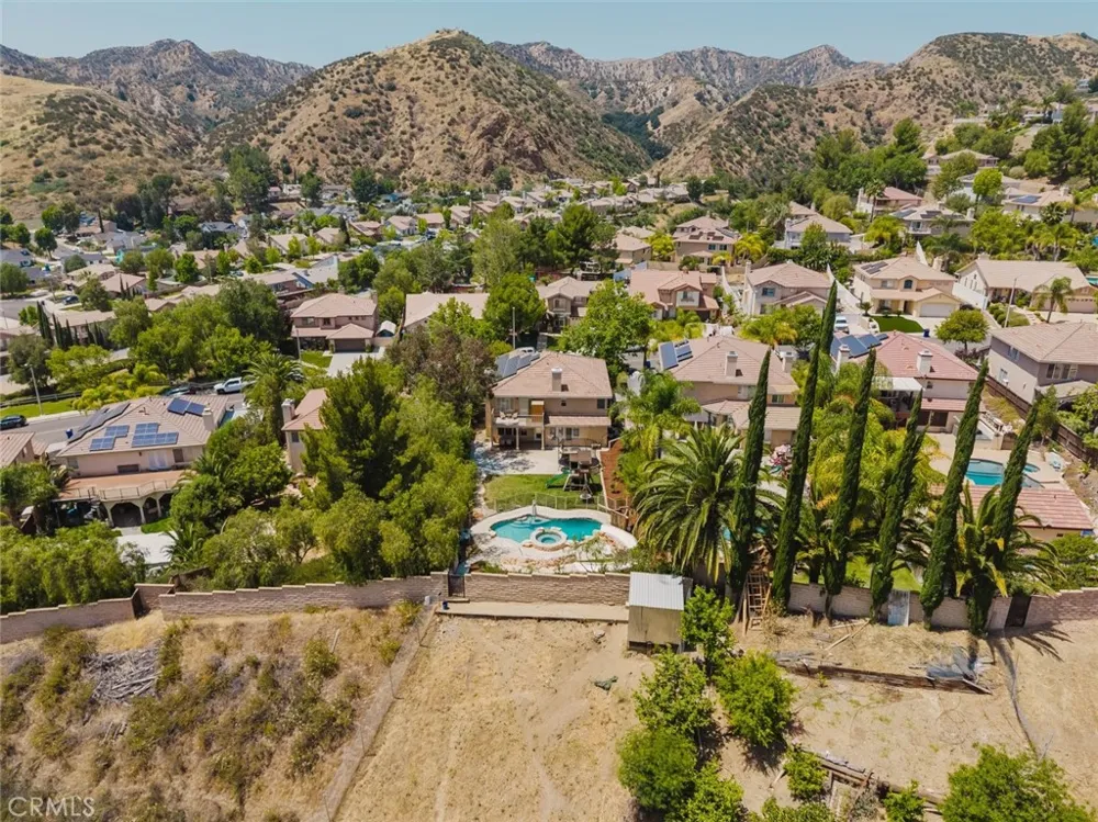 32480 The Old Road Castaic, CA 91384