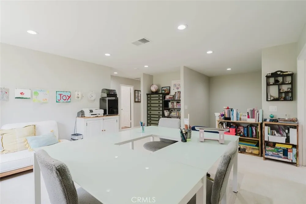 32480 The Old Road Castaic, CA 91384