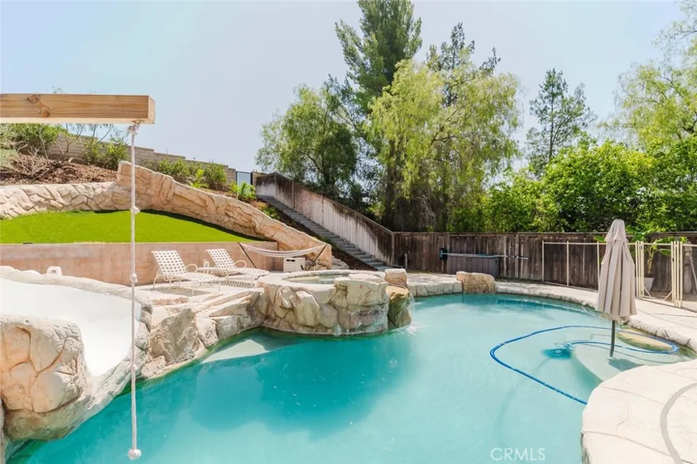 32480 The Old Road Castaic, CA 91384