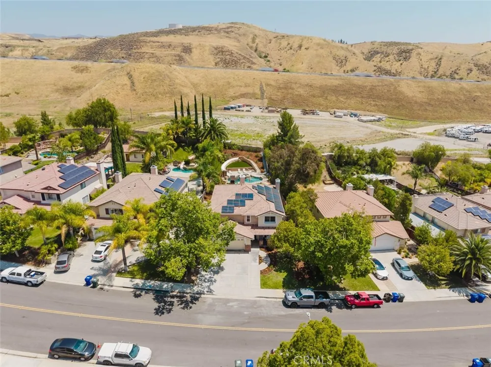 32480 The Old Road Castaic, CA 91384