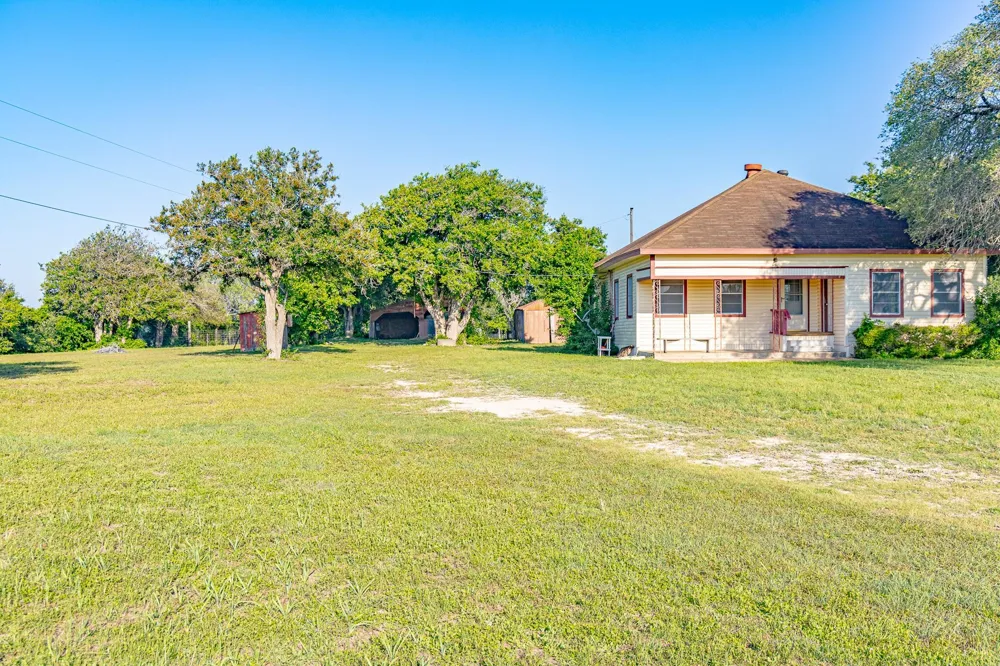 668 Fm 443 #A Yoakum, TX 77995