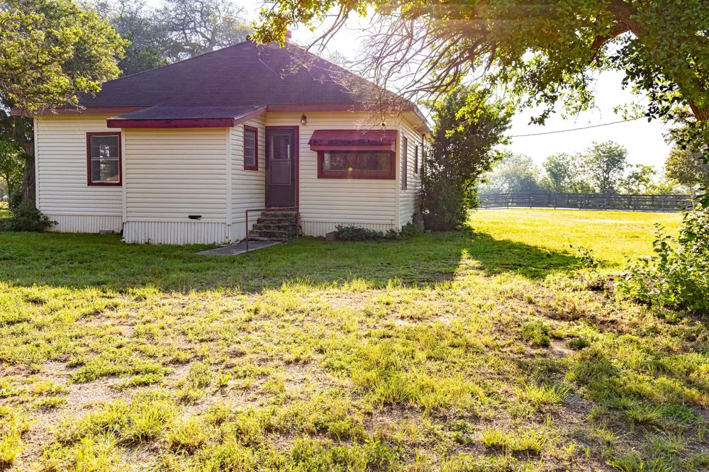 668 Fm 443 #A Yoakum, TX 77995