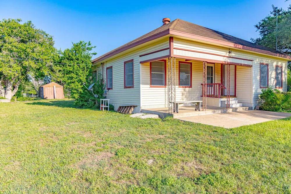 668 Fm 443 #A Yoakum, TX 77995