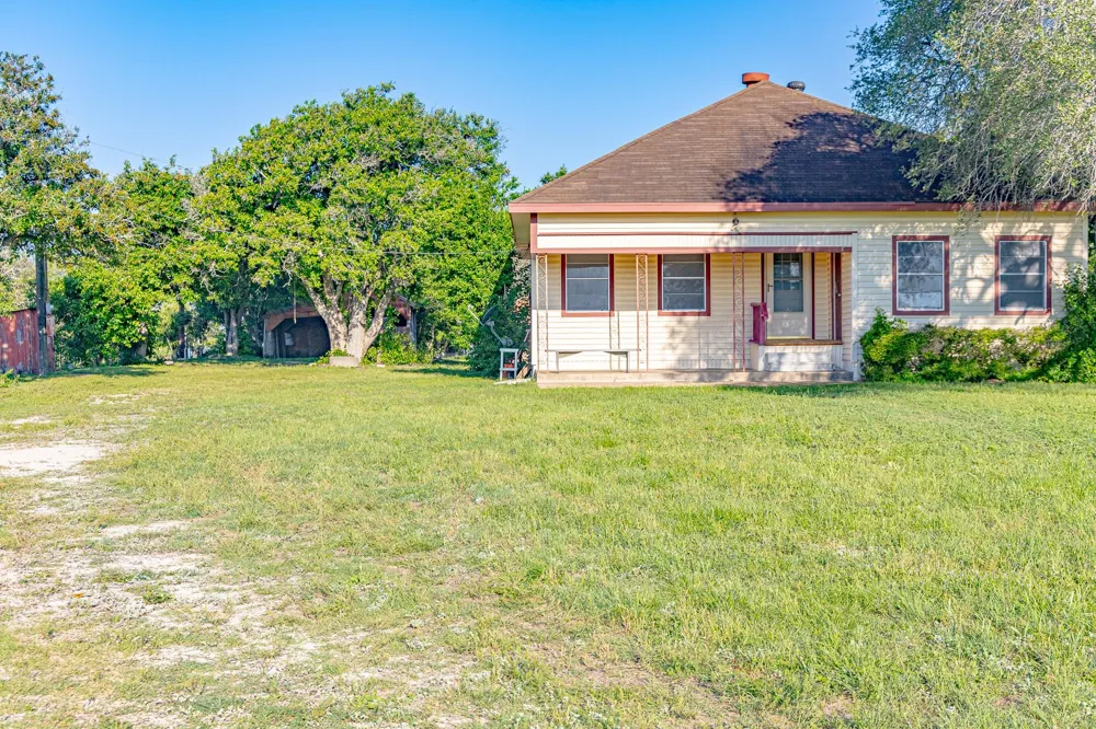 668 Fm 443 #A Yoakum, TX 77995