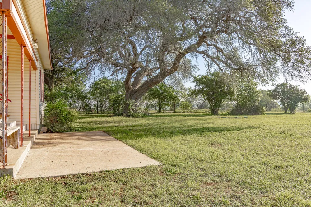 668 Fm 443 #A Yoakum, TX 77995