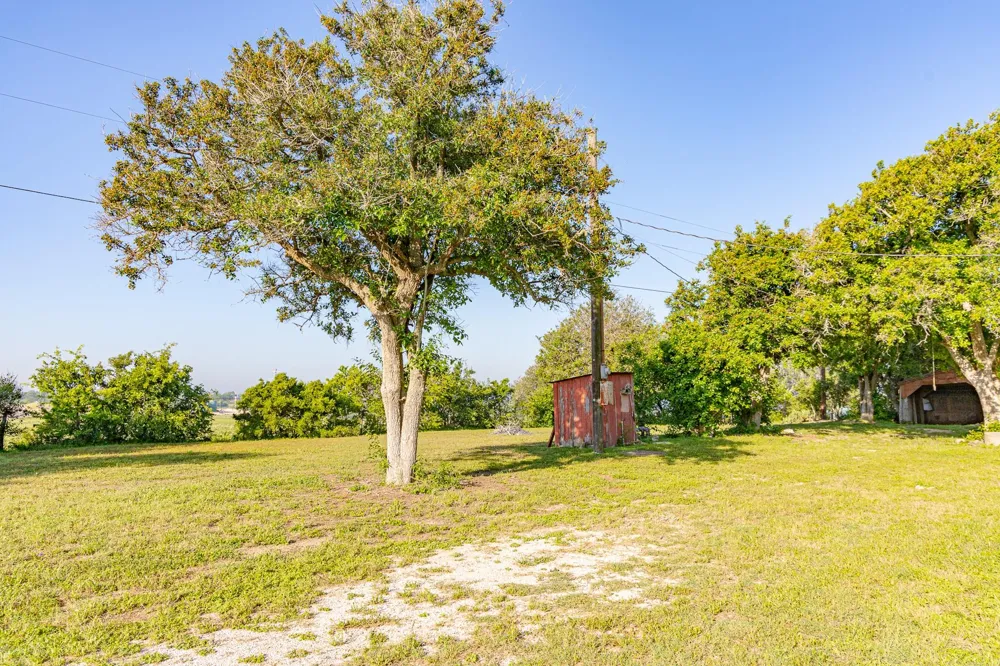 668 Fm 443 #A Yoakum, TX 77995