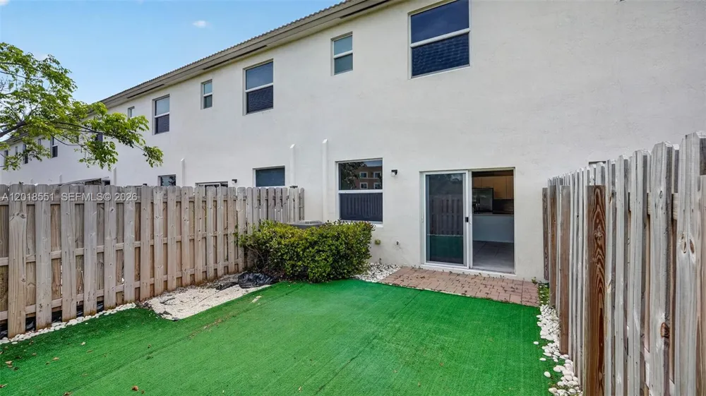 12123 NW 23rd Ct Miami, FL 33167