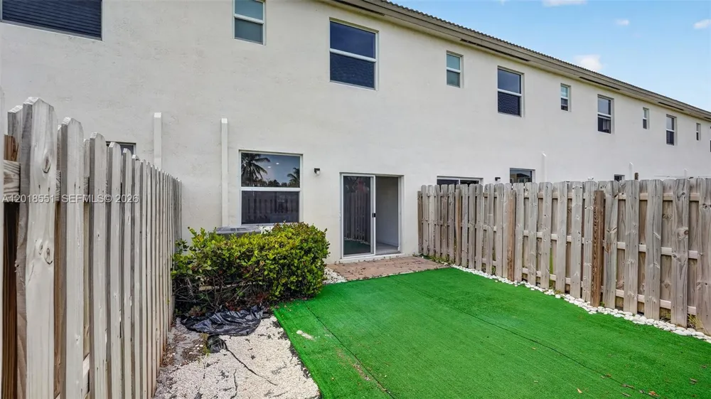 12123 NW 23rd Ct Miami, FL 33167