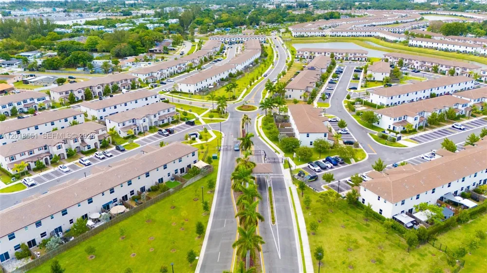 12123 NW 23rd Ct Miami, FL 33167