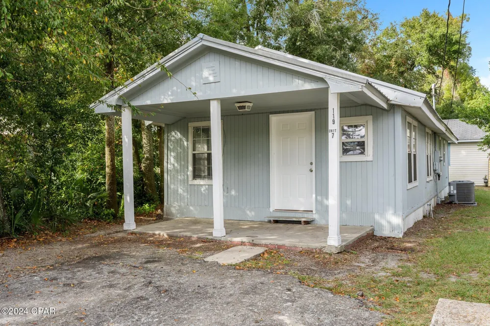 119 College Avenue Panama City, FL 32401