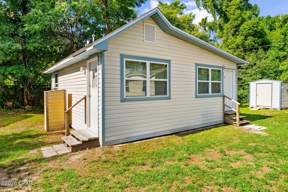 119 College Avenue Panama City, FL 32401