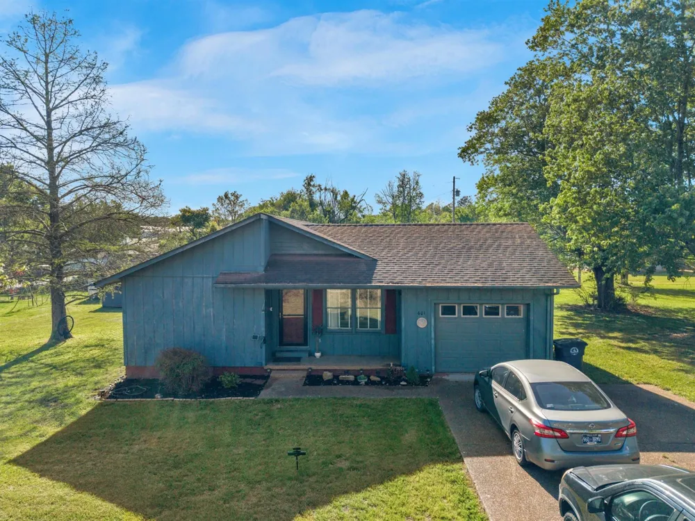 601 Courthouse View St Lafayette, TN 37083