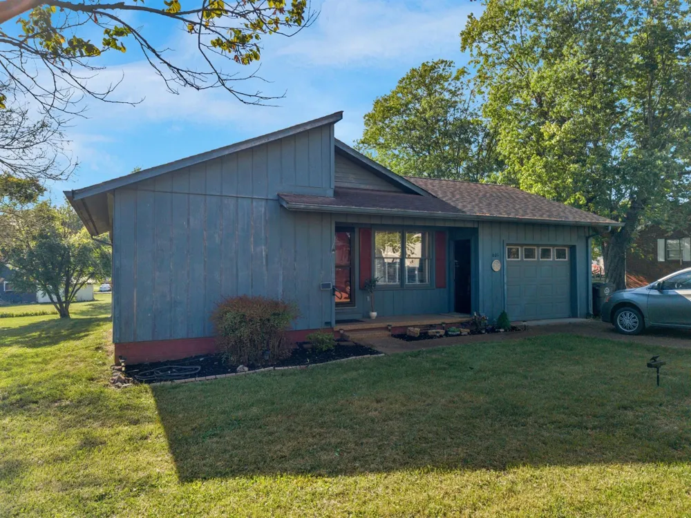 601 Courthouse View St Lafayette, TN 37083