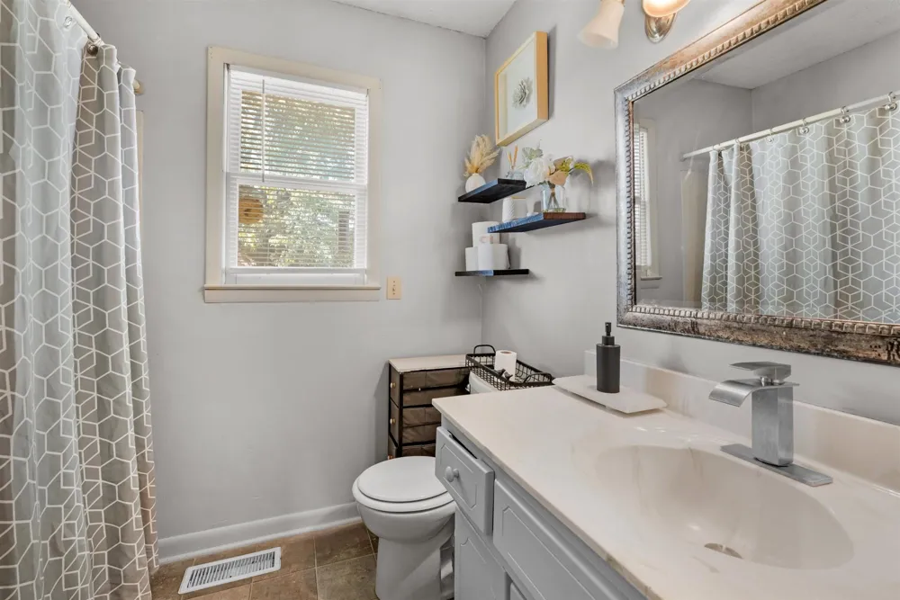 601 Courthouse View St Lafayette, TN 37083