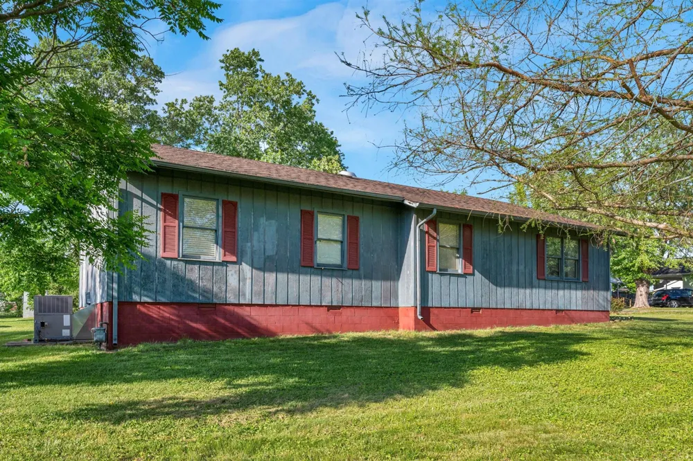 601 Courthouse View St Lafayette, TN 37083