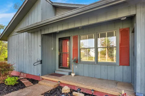 601 Courthouse View St