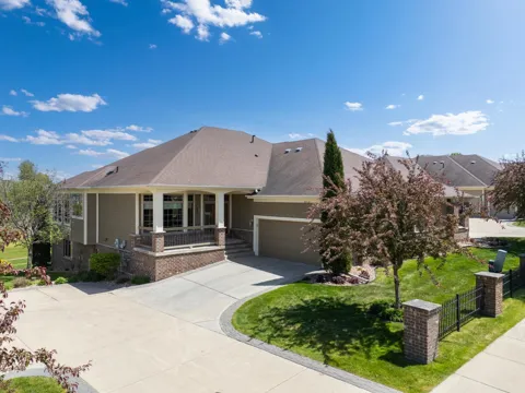 940 Somerby Parkway NE