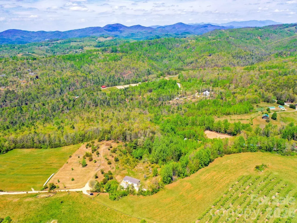3670 Summer Road Hendersonville, NC 28792