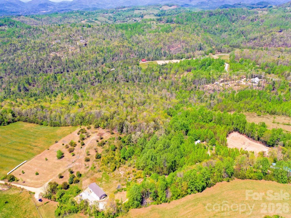 3670 Summer Road Hendersonville, NC 28792