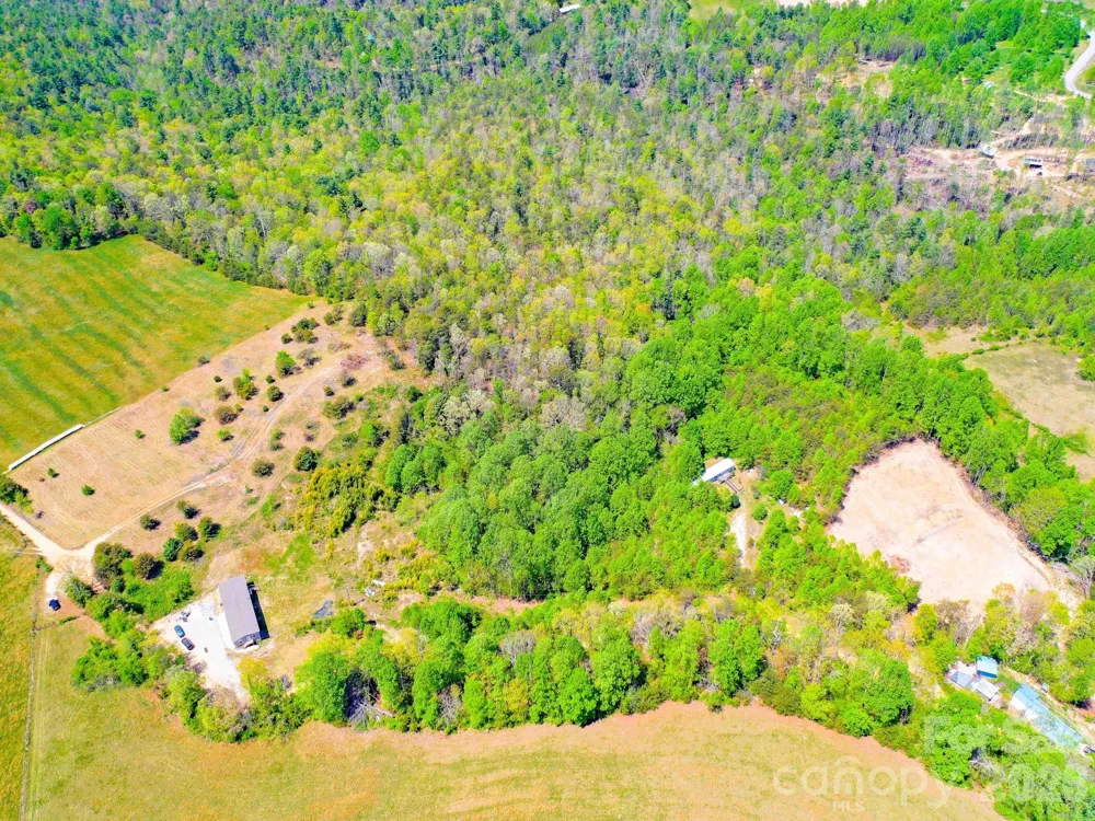 3670 Summer Road Hendersonville, NC 28792