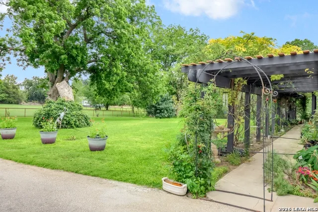 2035 S MAGNOLIA AVE Luling, TX 78648