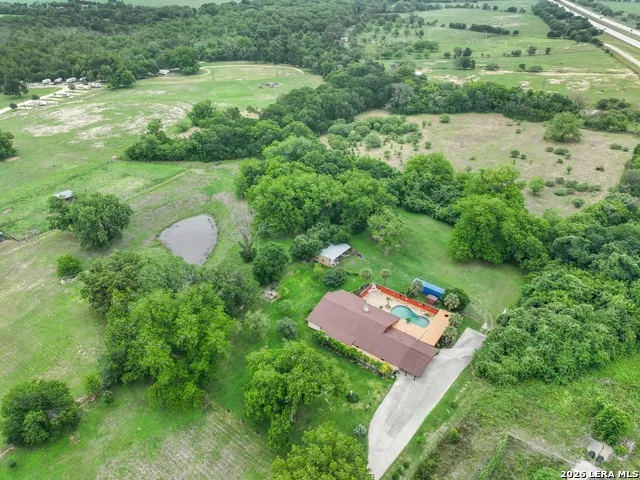 2035 S MAGNOLIA AVE Luling, TX 78648