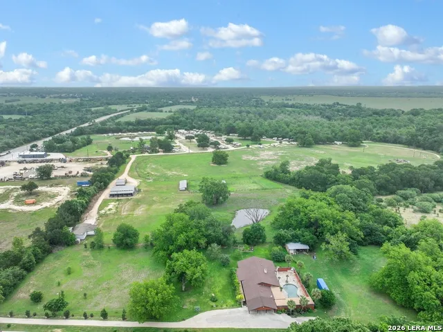 2035 S MAGNOLIA AVE Luling, TX 78648