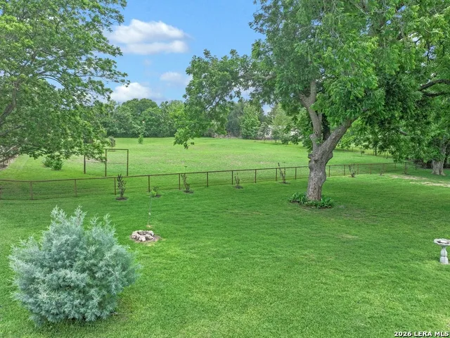 2035 S MAGNOLIA AVE Luling, TX 78648