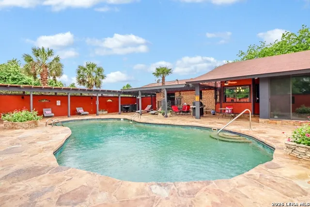 2035 S MAGNOLIA AVE Luling, TX 78648