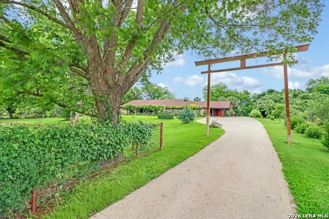 2035 S MAGNOLIA AVE Luling, TX 78648